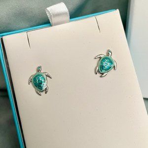 Nicole Barr Turtle Stud Earrings in 925 Sterling Silver